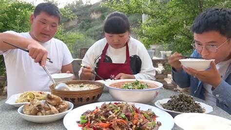 陝北霞姐生什麼病|陝北霞姐：憑土味美食漲粉六百萬，究竟是憨厚村婦還是擺拍作。